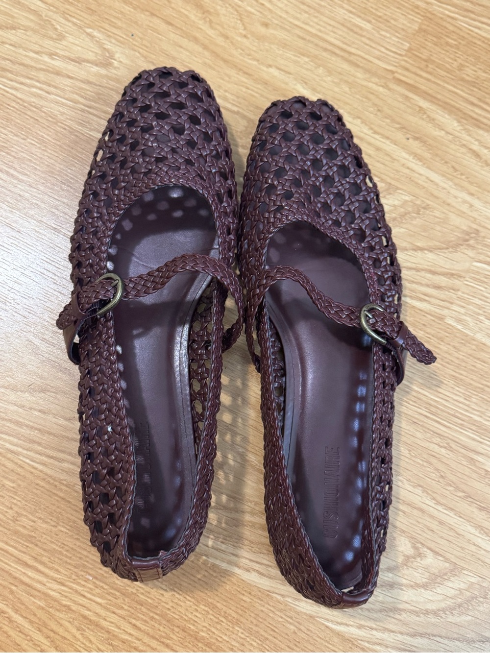 NWTO Cushionaire Burgundy Flats